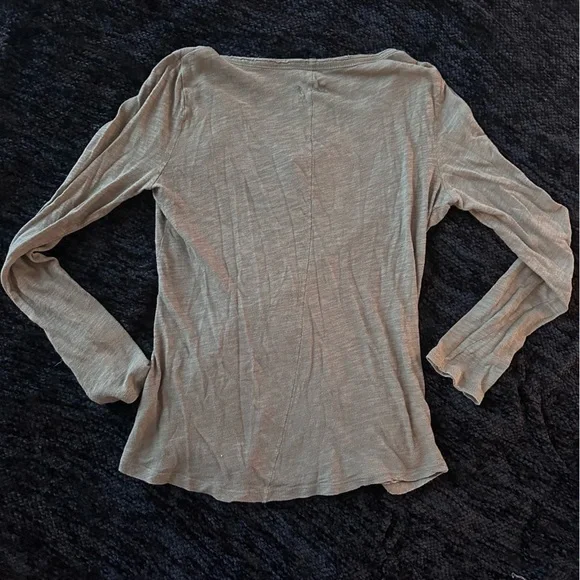 Green Long Sleeve Pocket Tee | Subtle V Neck - Picture 6 of 8